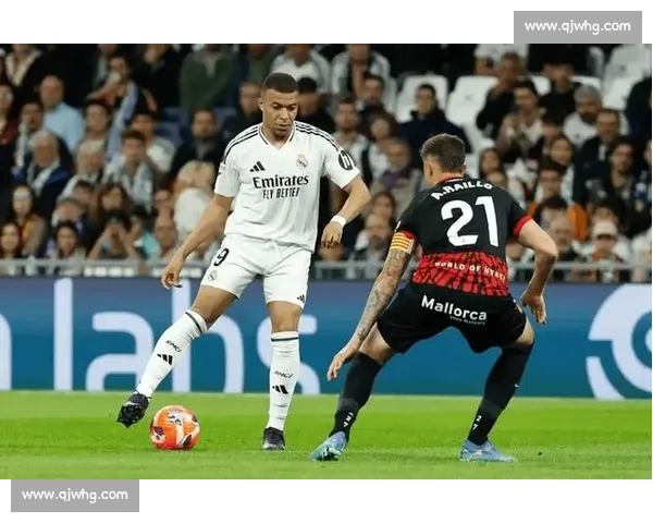 世纪对决再燃激情皇家马德里与巴萨罗那巅峰之战足球荣耀与宿命碰撞